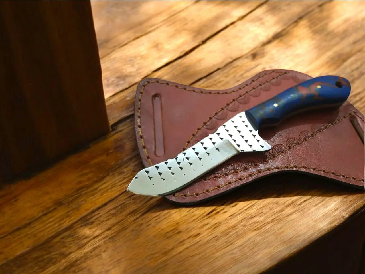 Adventure-Ready Western Belt Knife | Handmade 8-Inch Damascus Knife Store