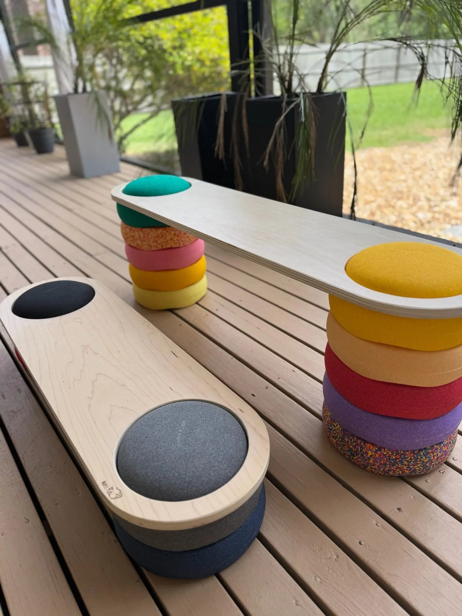 Maple balance board and colorful stacked stepping stones for Stapelstein® play.