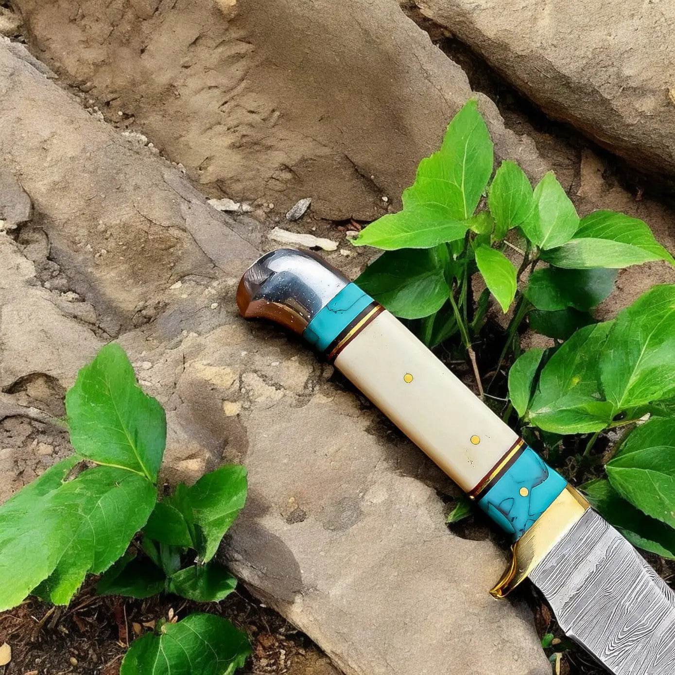 Handmade Damascus Hunting Knife – Turquoise & Bone Handle Damascus Knife Store