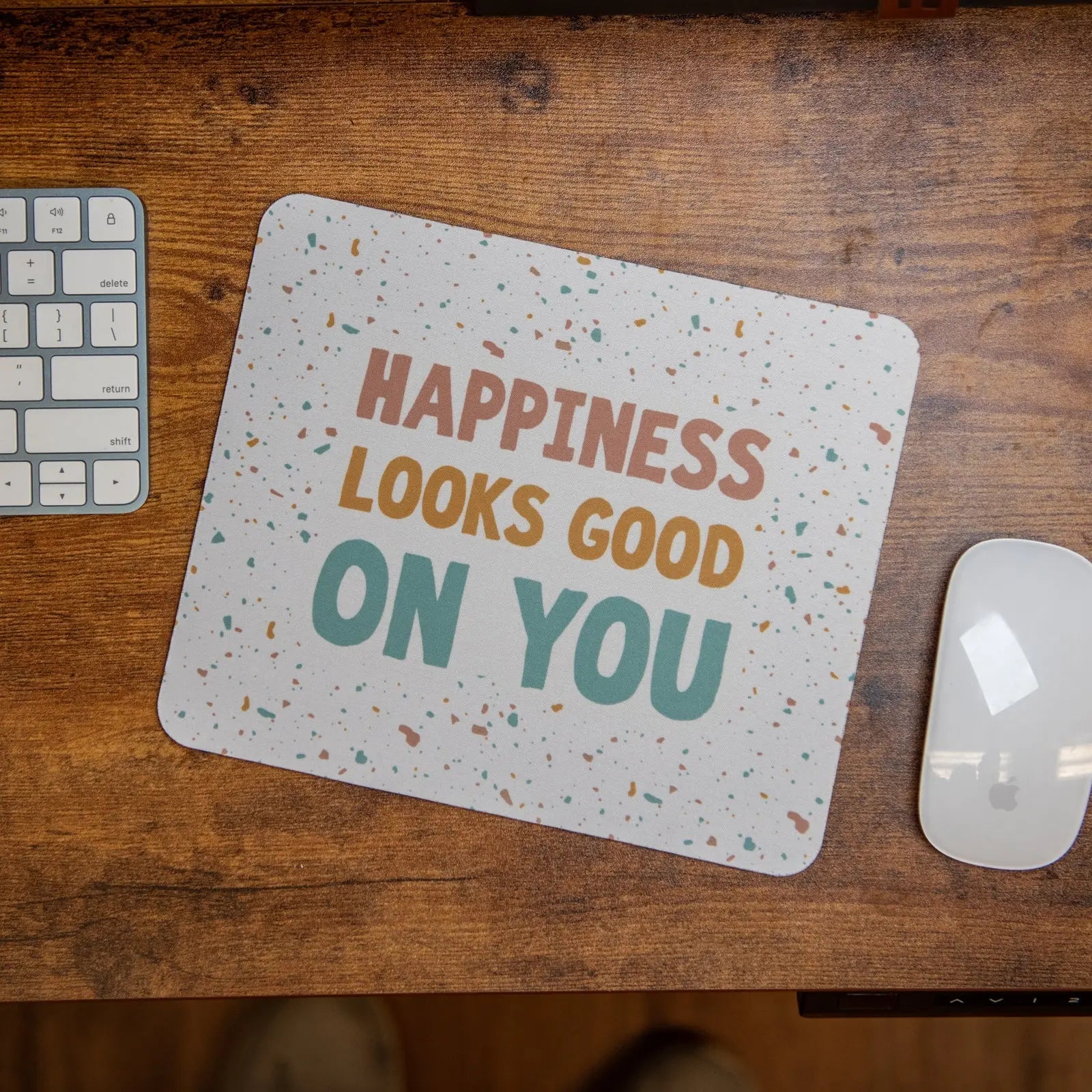Happiness Looks Good on You - Mouse Pad Still Magnolia