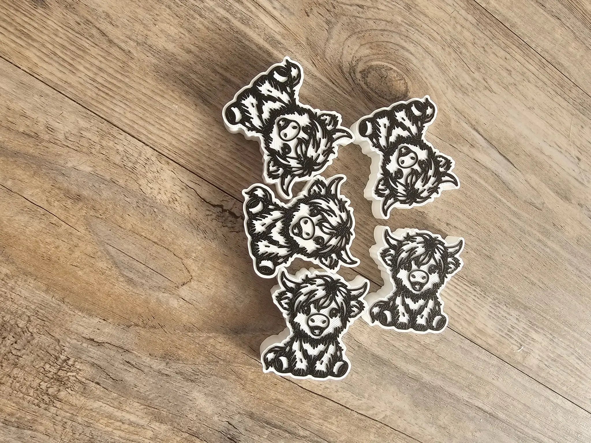 Cute Highland Cow Straw Toppers - 3D Printed Drink Markers by The Tween Space. Great for tumblers, parties, or as a unique gift