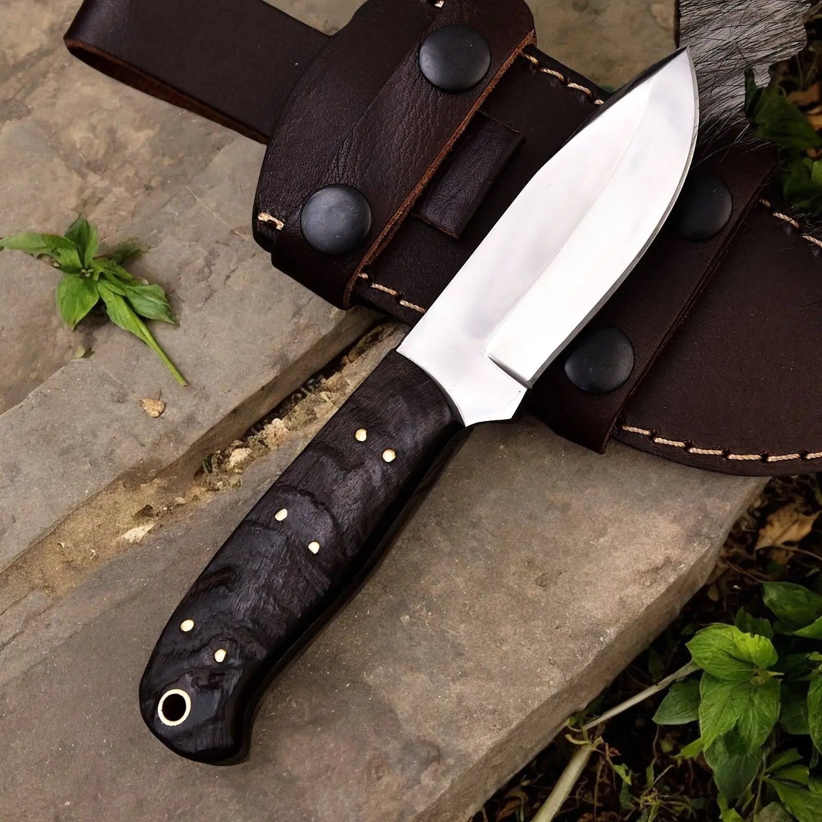 Premium Handmade Hunting Knife with Sheep Horn Handle Damascus Knife Store
