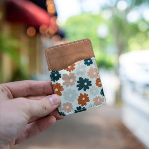 Retro Flower Pattern - Phone Wallet Still Magnolia