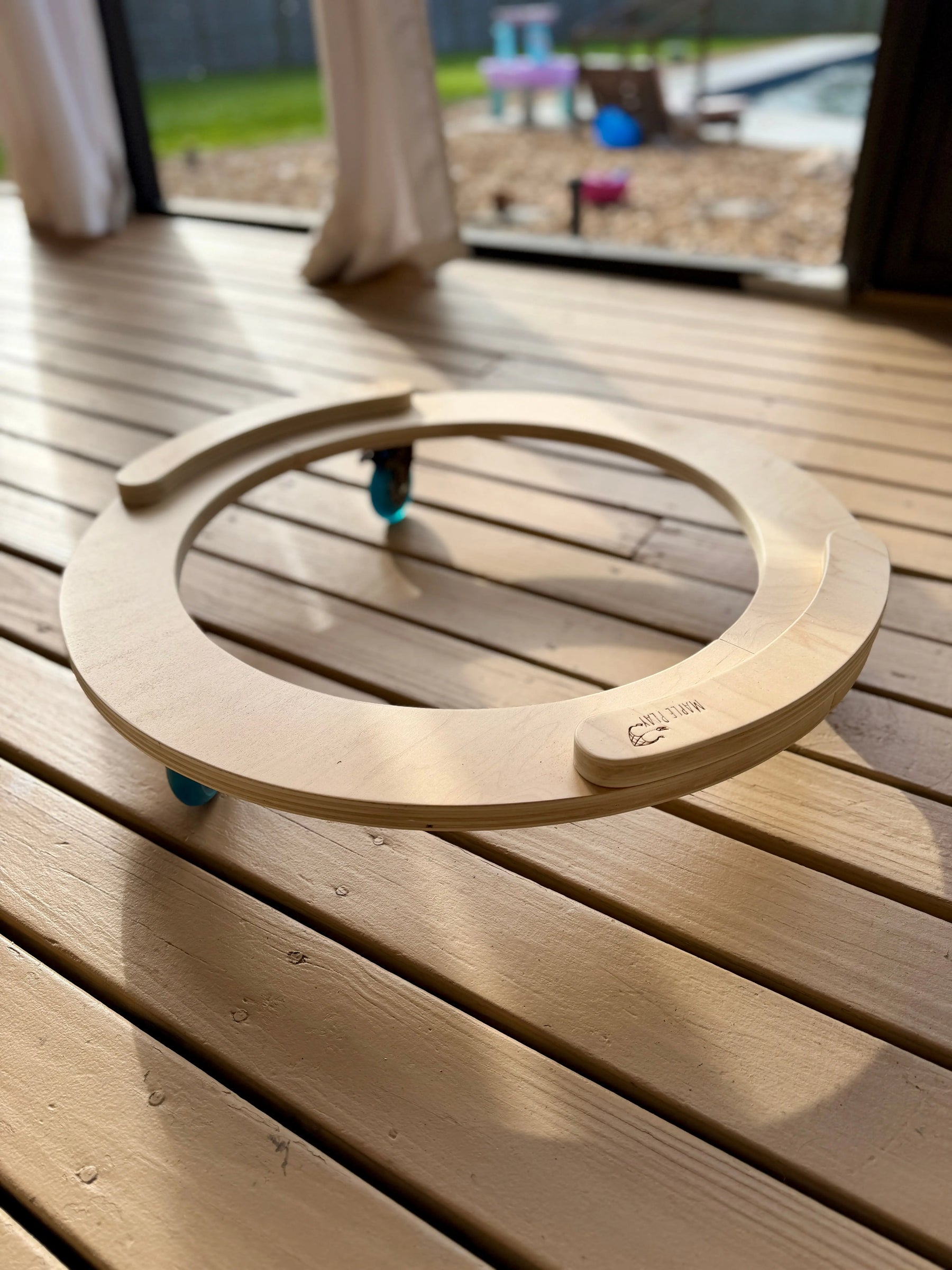 Wooden rolling base set for Maple Play scooter board accessory