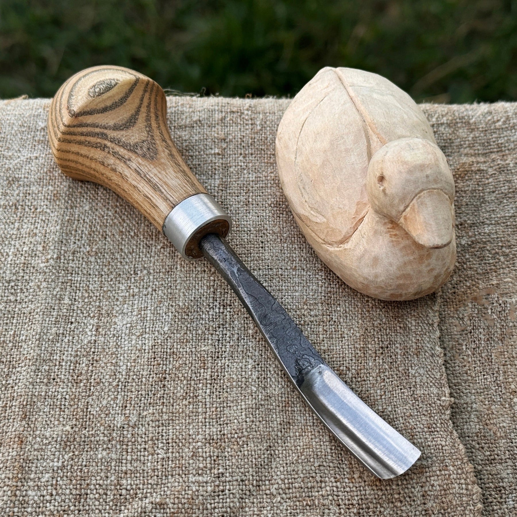 Bent Carving Gouge with Palm Handle – 8 mm / 12 mm (0.31 / 0.47 inches)