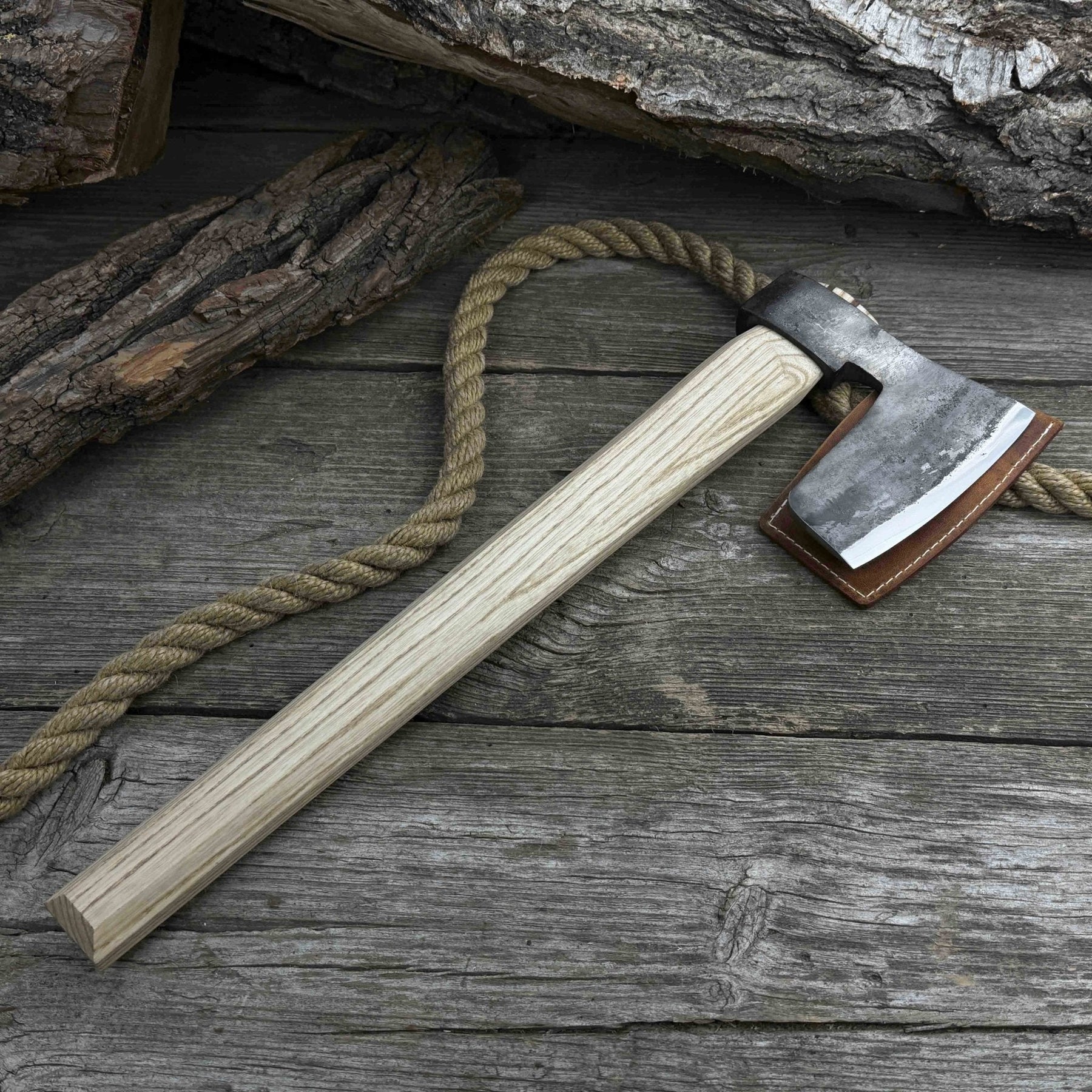 Carpenter’s Axe with Leather Shoulder Sheath, 0.84 kg (1.85 lb)