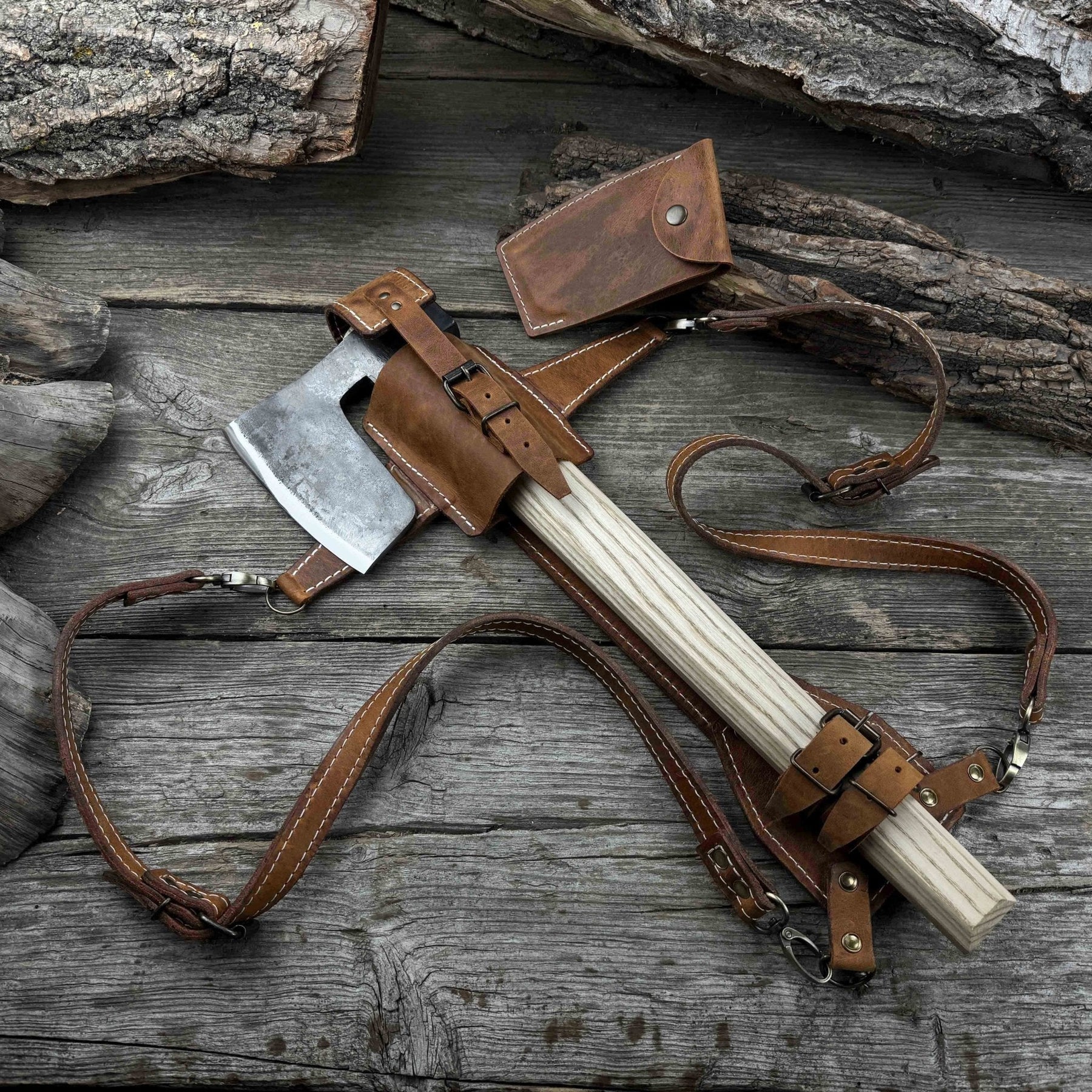 Carpenter’s Axe with Leather Shoulder Sheath, 0.84 kg (1.85 lb)