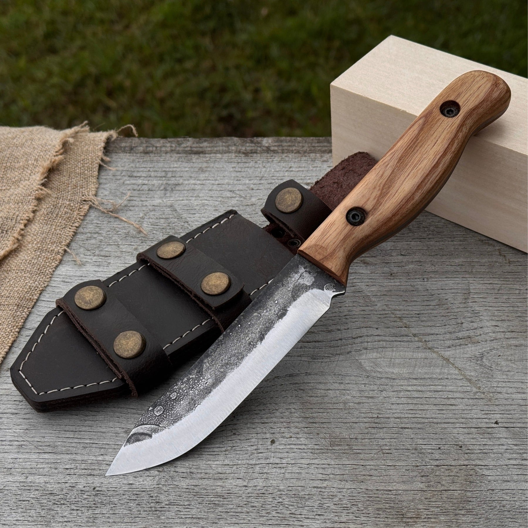 Hand-Forged Bushcraft Knife, 10 cm (3.9 in) Blade with Leather Sheath
