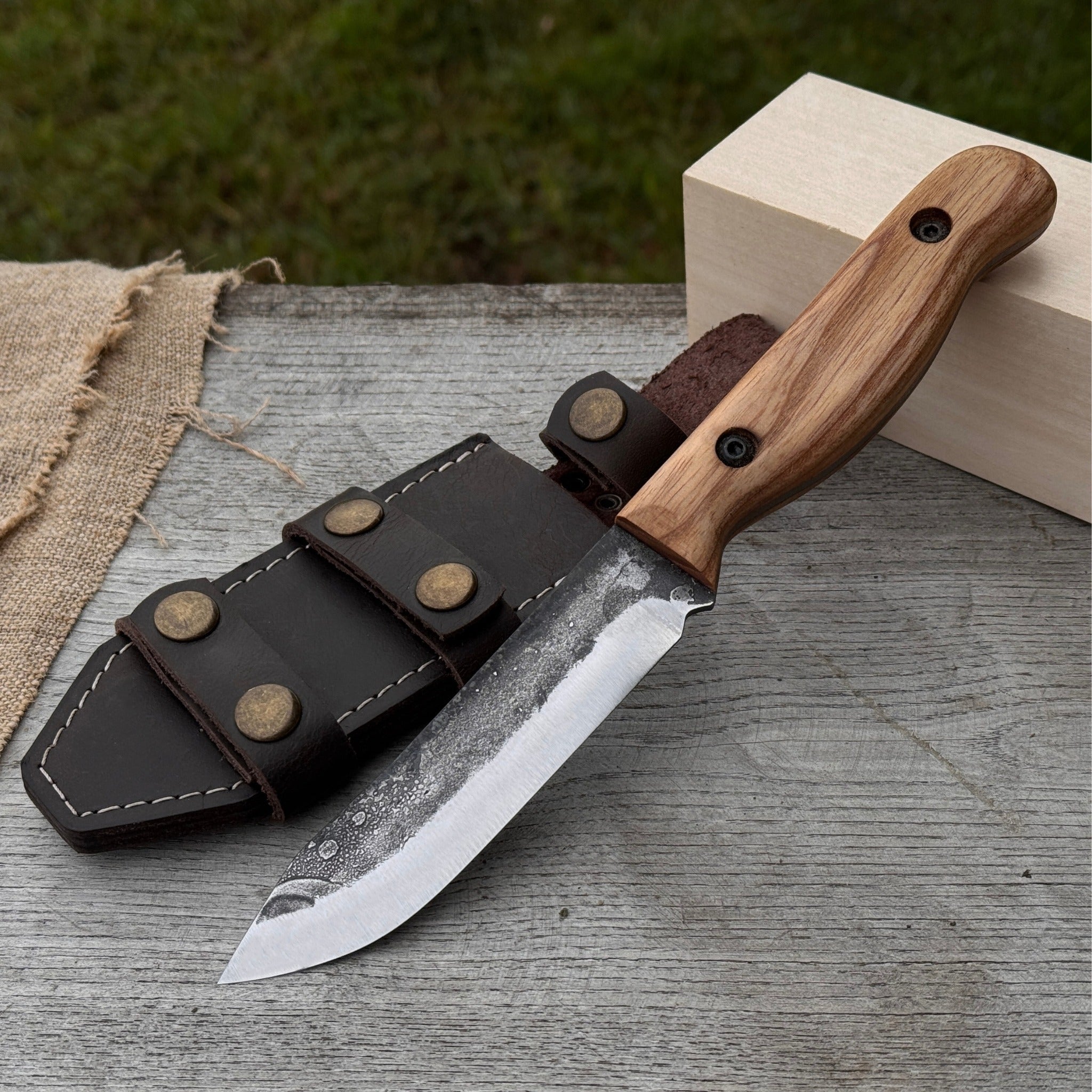 Hand-Forged Bushcraft Knife, 10 cm (3.9 in) Blade with Leather Sheath