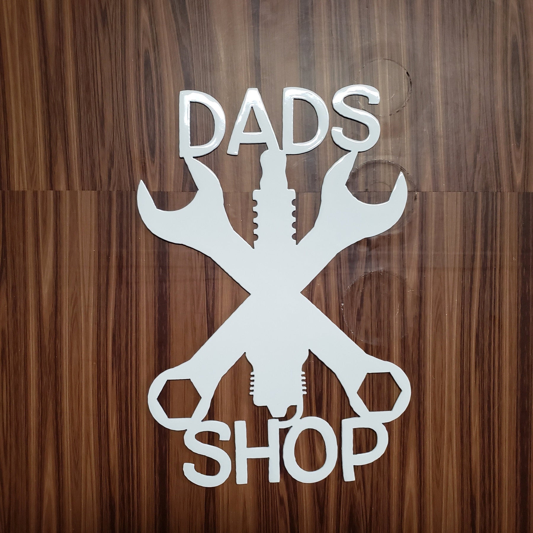 Dad’s Garage Shop Metal Sign – Modern Mancave Art, Cool Gift for Fathers & Workshop Decor