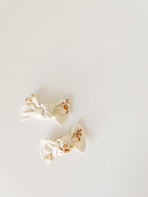 Dainty Brown Floral Knot